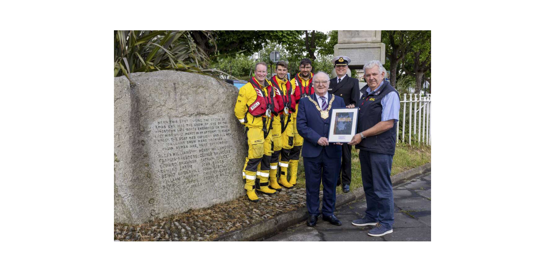 RNLI, An Cathaoirleach made a presentation to Eddie Totterdell, Lifeboat Operation Manager.